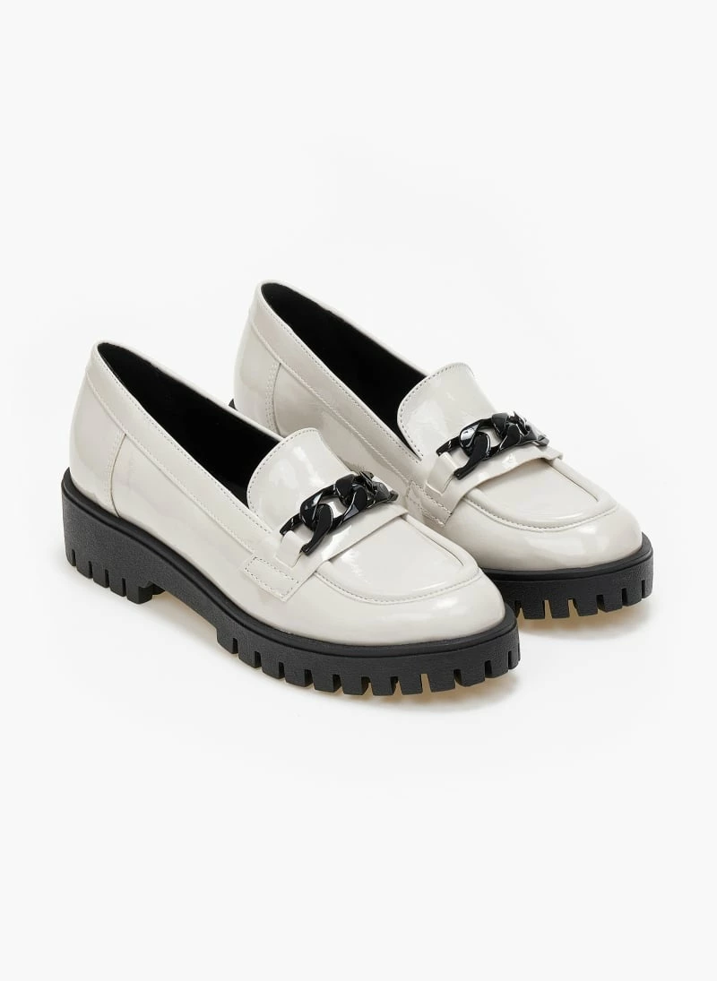 Ολοκαίνουργιο 👍 Loafers λουστρίνι με αλυσίδα Estil - Μπεζ 🎉 8 Ολοκαίνουργιο 👍 Loafers λουστρίνι με αλυσίδα Estil - Μπεζ 🎉 - Image 6