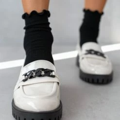 Ολοκαίνουργιο 👍 Loafers λουστρίνι με αλυσίδα Estil - Μπεζ 🎉