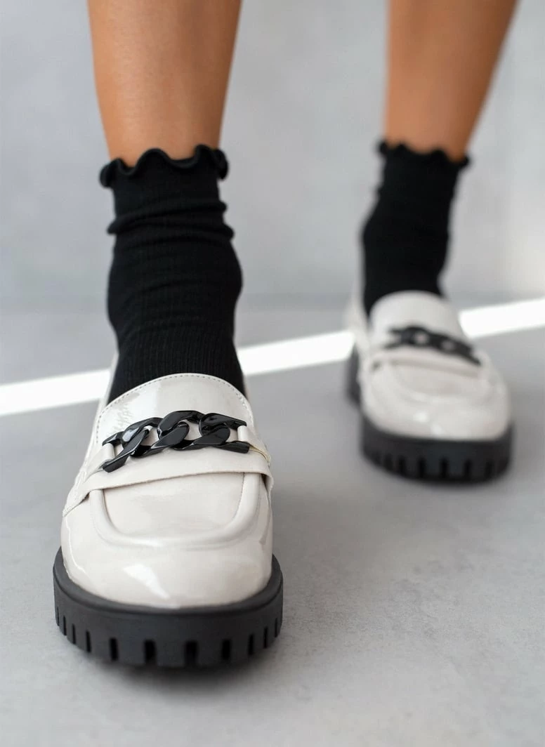 Ολοκαίνουργιο 👍 Loafers λουστρίνι με αλυσίδα Estil - Μπεζ 🎉 3 Ολοκαίνουργιο 👍 Loafers λουστρίνι με αλυσίδα Estil - Μπεζ 🎉