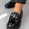 Συμφωνίες ⌛ Loafers λουστρίνι με αλυσίδα Estil - Μαύρο 👏