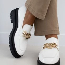 Εξοδος 🔔 Loafers λουστρίνι με αλυσίδα Tfp - Λευκό 😍 -Sneakers Κατάστημα loafers loustrini me alusida tfp 108257 3bym