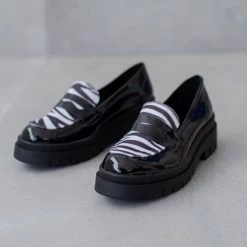 Τοπ 10 ✨ Loafers λουστρίνι με Pattern Estil - Λευκό/Μαύρο 😀 -Sneakers Κατάστημα loafers loustrini me pattern estil 108941 wmzp