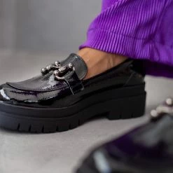 Πολύ καλή προσφορά 👍 Loafers λουστρίνι με ψηλή σόλα Estil - Μαύρο 🔔
