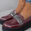 Πολύ καλή προσφορά ⌛ Loafers λουστρίνι με Strass Estil - Μπορντό 🌟 -Sneakers Κατάστημα loafers loustrini me strass estil 108765 xx5a