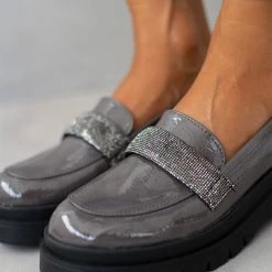 Ολοκαίνουργιο 👏 Loafers λουστρίνι με Strass Estil - Γκρι 👏