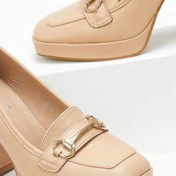 Αγορά 💯 The Fashion Project Loafers με μεταλλικό διακοσμητικό - Nude 🤩 -Sneakers Κατάστημα loafers me metalliko diakosmitiko 108239 jbtx