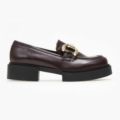 Το φθηνότερο 🌟 Loafers με μεταλλικό διακοσμητικό Estil - Μπορντό 🛒