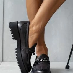 Εκπτωση 💯 Loafers δερμάτινα με αλυσίδα CARMELA 160358 - Μαύρο 🤩 -Sneakers Κατάστημα mokasinia me alusida carmela 160358 106178 bryj