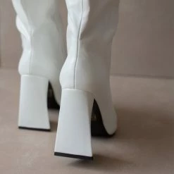 Ολοκαίνουργιο 🛒 The Fashion Project Μπότες μυτερές με τρίγωνο τακούνι - Λευκό 🧨 -Sneakers Κατάστημα mpotes muteres me trigwno takouni 105461 5pxr