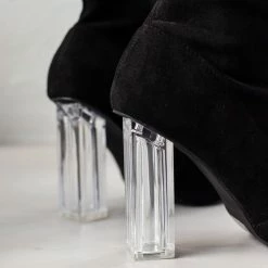 Προϋπολογισμός 💯 The Fashion Project Μπότες πάνω από το γόνατο με διάφανο τακούνι - Μαύρο ✨ 15 Προϋπολογισμός 💯 The Fashion Project Μπότες πάνω από το γόνατο με διάφανο τακούνι - Μαύρο ✨ -Sneakers Κατάστημα mpotes suede me diafano takouni 107199 tvg2