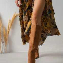 Ολοκαίνουργιο ⌛ The Fashion Project Μπότες Suede με ραφές - Κάμελ 🎁