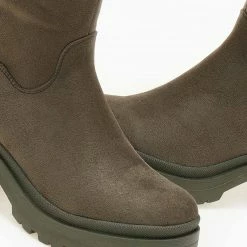 Φτηνός 🎉 Xti Footwear Μπότες Suede με τετράγωνο τακούνι Xti 140579 - Χακί 😍 -Sneakers Κατάστημα mpotes suede me tetragwno takouni xti 140579 105700 k1hc