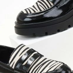 Προώθηση 😍 Xti Footwear Loafers λουστρίνι με οικολογικό Ponyskin Xti 140215 - Zebra 🥰 18 Προώθηση 😍 Xti Footwear Loafers λουστρίνι με οικολογικό Ponyskin Xti 140215 - Zebra 🥰 -Sneakers Κατάστημα oxfords me oikologiko ponyskin xti 140215 106399 11jb