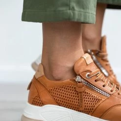 Η καλύτερη συμφωνία 🥰 CARMELA 👟 Sneakers δερμάτινα με διάτρητο σχέδιο 68247 - Κάμελ 🔥 12 Η καλύτερη συμφωνία 🥰 CARMELA 👟 Sneakers δερμάτινα με διάτρητο σχέδιο 68247 - Κάμελ 🔥 -Sneakers Κατάστημα sneakers dermatina me diatrito sxedio 68247 100525 grsr