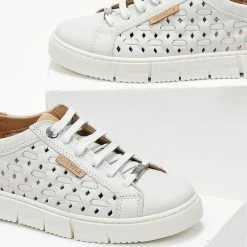 Καλύτερη πώληση 👏 Sneakers δερμάτινα με διάτρητο σχέδιο CARMELA 68568 - Λευκό ⭐ -Sneakers Κατάστημα sneakers dermatina me diatrito sxedio carmela 6856 103573 tvtt