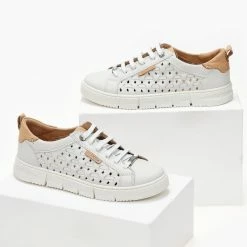 Καλύτερη πώληση 👏 Sneakers δερμάτινα με διάτρητο σχέδιο CARMELA 68568 - Λευκό ⭐ -Sneakers Κατάστημα sneakers dermatina me diatrito sxedio carmela 6856 103573 ugco