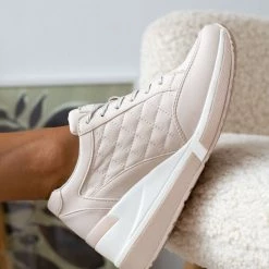 Καλύτερη πώληση ❤️ Xti Footwear 👟 Sneakers Wedges δερματίνη με καπιτονέ σχέδιο Xti 140063 - Μπεζ 🔔 -Sneakers Κατάστημα sneakers dermatini me kapitone sxedio xti 140063 105637 sk7v