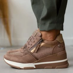 Κουπόνι ⭐ Xti Footwear 👟 Sneakers Wedges με Glitter ύφασμα Xti 140060 - Τάουπε 🛒 -Sneakers Κατάστημα sneakers me glitter ufasma xti 140060 105697 2mk0