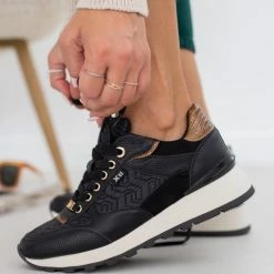 Προώθηση 🤩 Xti Footwear 👟 Sneakers με καπιτονέ ύφασμα Xti 140016 - Μαύρο 🌟