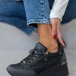 Τοπ 10 ⭐ Xti Footwear 👟 Sneakers Wedges δερματίνη με καπιτονέ σχέδιο Xti 140063 - Μαύρο ⌛